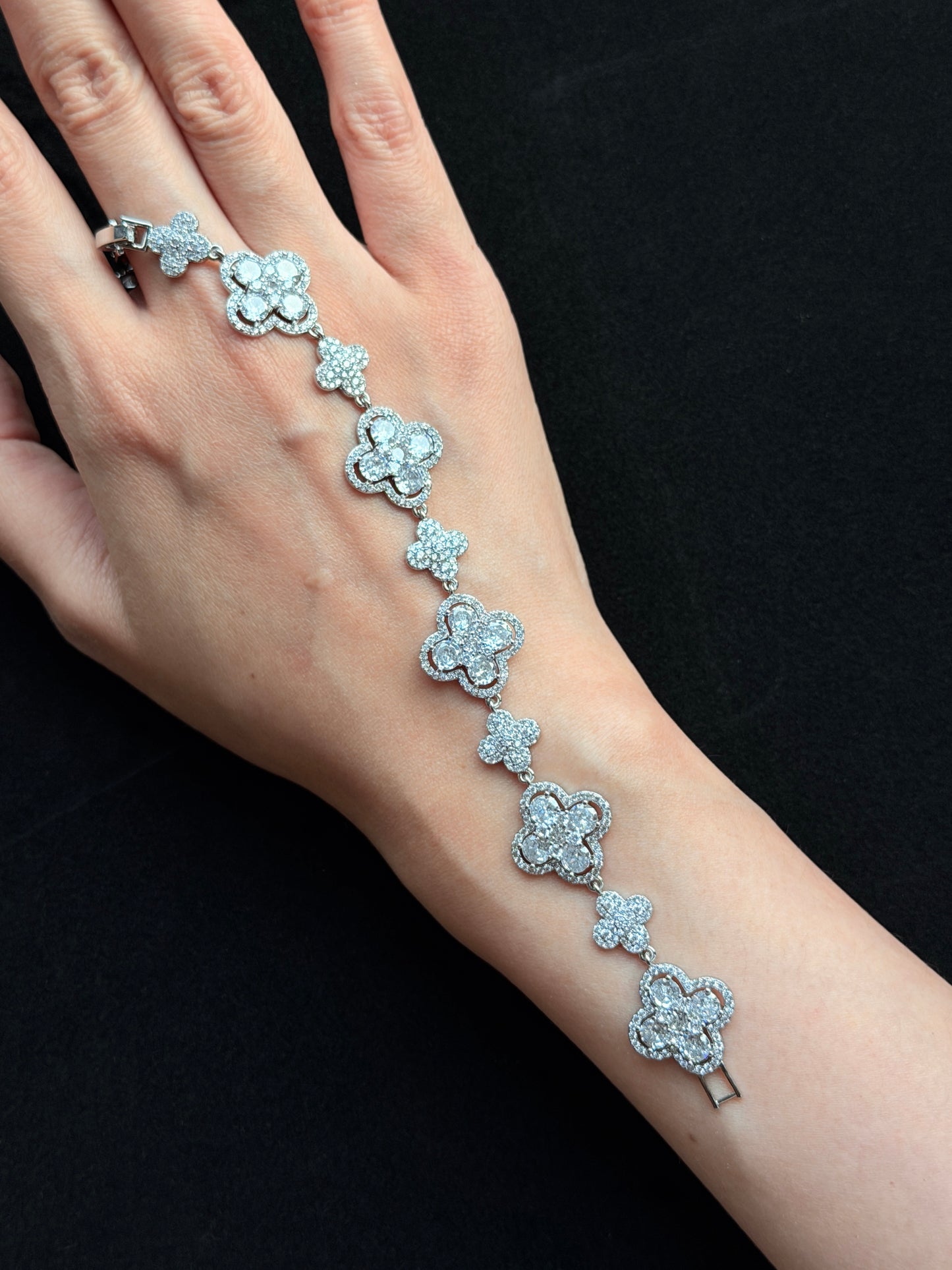 Iris,Four-Leaf Clover Sparkling Bracelet|Zirconia & Silver-Plated Brass