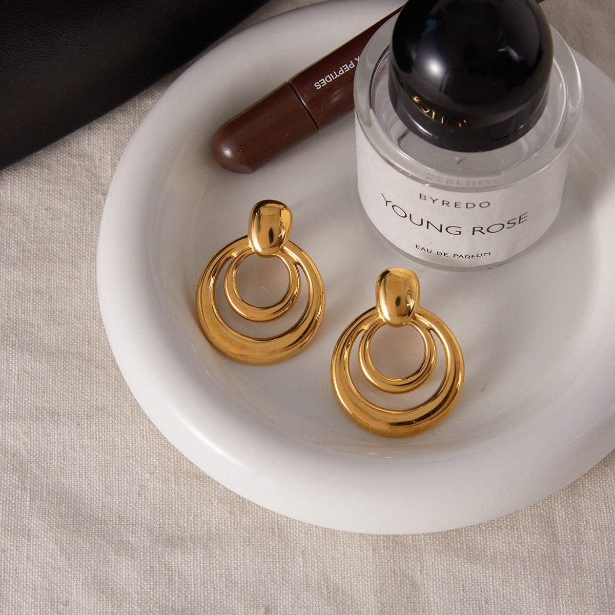 Chic Gold Concentric Circle Studs