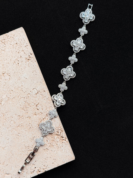 Iris,Four-Leaf Clover Sparkling Bracelet｜Zirconia & Silver-Plated Brass
