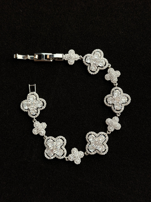 Iris,Four-Leaf Clover Sparkling Bracelet｜Zirconia & Silver-Plated Brass